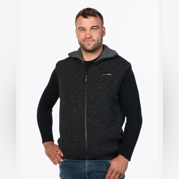 The Tasman Vest is a great layering garment for the outdoors or as workwear. - Picture 2 of 13